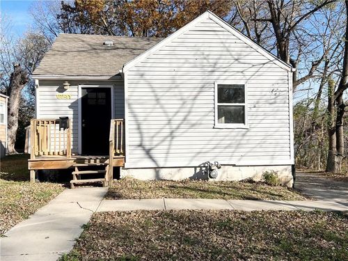 6841 Walrond Ave, Kansas City, MO, 64132-3045 | Card Image