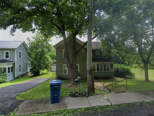 165 Geneva St, Lyons, NY, 14489-1317 | Card Image
