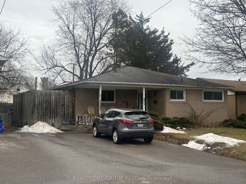 921 Centre St N, Whitby, ON, L1N4V2 | Card Image