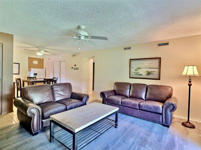 1606B - 4215 E Bay Drive, Condo with 2 bedrooms, 2 bathrooms and null parking in Clearwater FL | Image 3