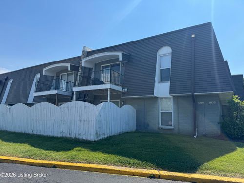 800 La Fontenay Ct, Louisville, KY, 40223-3027 | Card Image