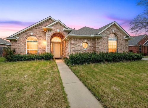 3516 Heatherbrook Dr, Arlington, TX, 76001-6517 | Card Image