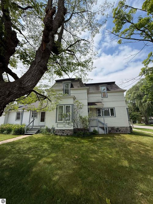 103 Ottawa St, Elk Rapids, MI, 49629-9317 | Card Image