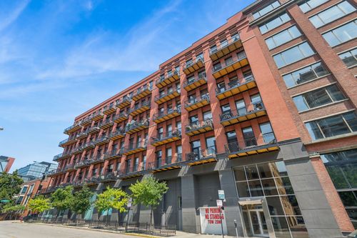 616-616 W Fulton St, Chicago, IL, 60661-1141 | Card Image