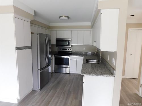 37-1680 S Hill Blvd, Bloomfield Hills, MI, 48304-1127 | Card Image
