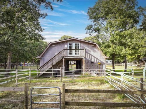 6 Clifford Ln, Medford, NY, 11763-1610 | Card Image