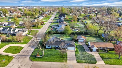 648 42nd St Ne, Cedar Rapids, IA, 52402-3109 | Card Image