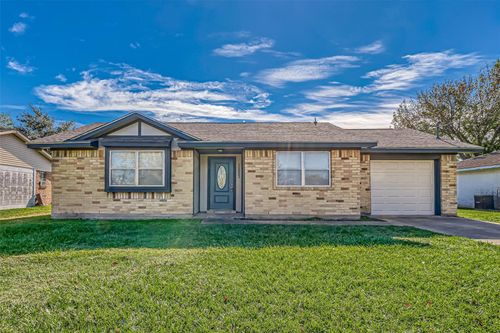 3323 Beasley Ave, Needville, TX, 77461-8204 | Card Image