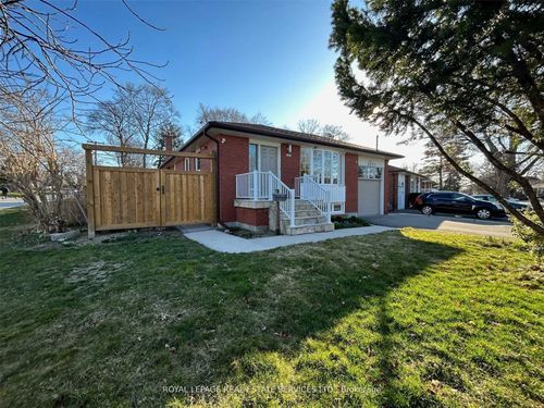 3527 The Credit Woodlands, Mississauga, ON, L5C2K7 | Card Image