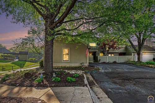 42 Sw Pepper Tree Ln, Topeka, KS, 66611-2055 | Card Image