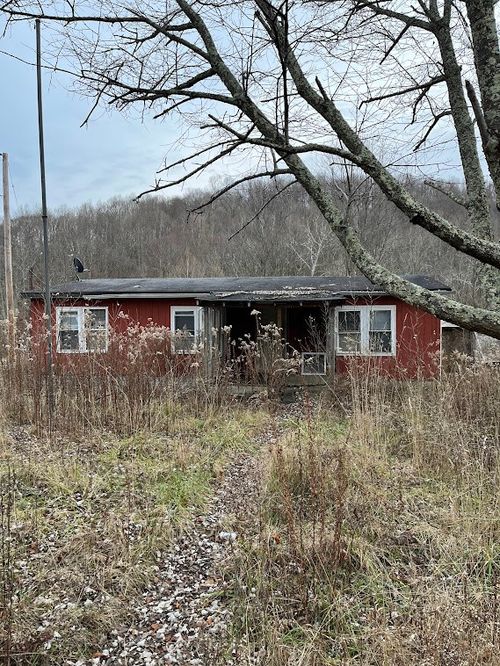 1561 Jollytown Rd, New Freeport, PA, 15352-1529 | Card Image