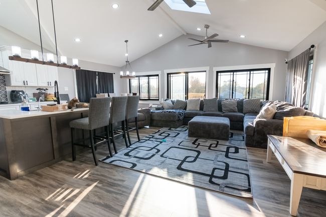 Family Room | Image 9