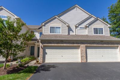 E - 201 Nicole Drive, Townhouse with 3 bedrooms, 1 bathrooms and 2 parking in South Elgin IL | Image 1