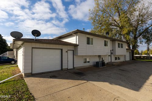 1918-19161918 N 14th St, Bismarck, ND, 58501-2015 | Card Image