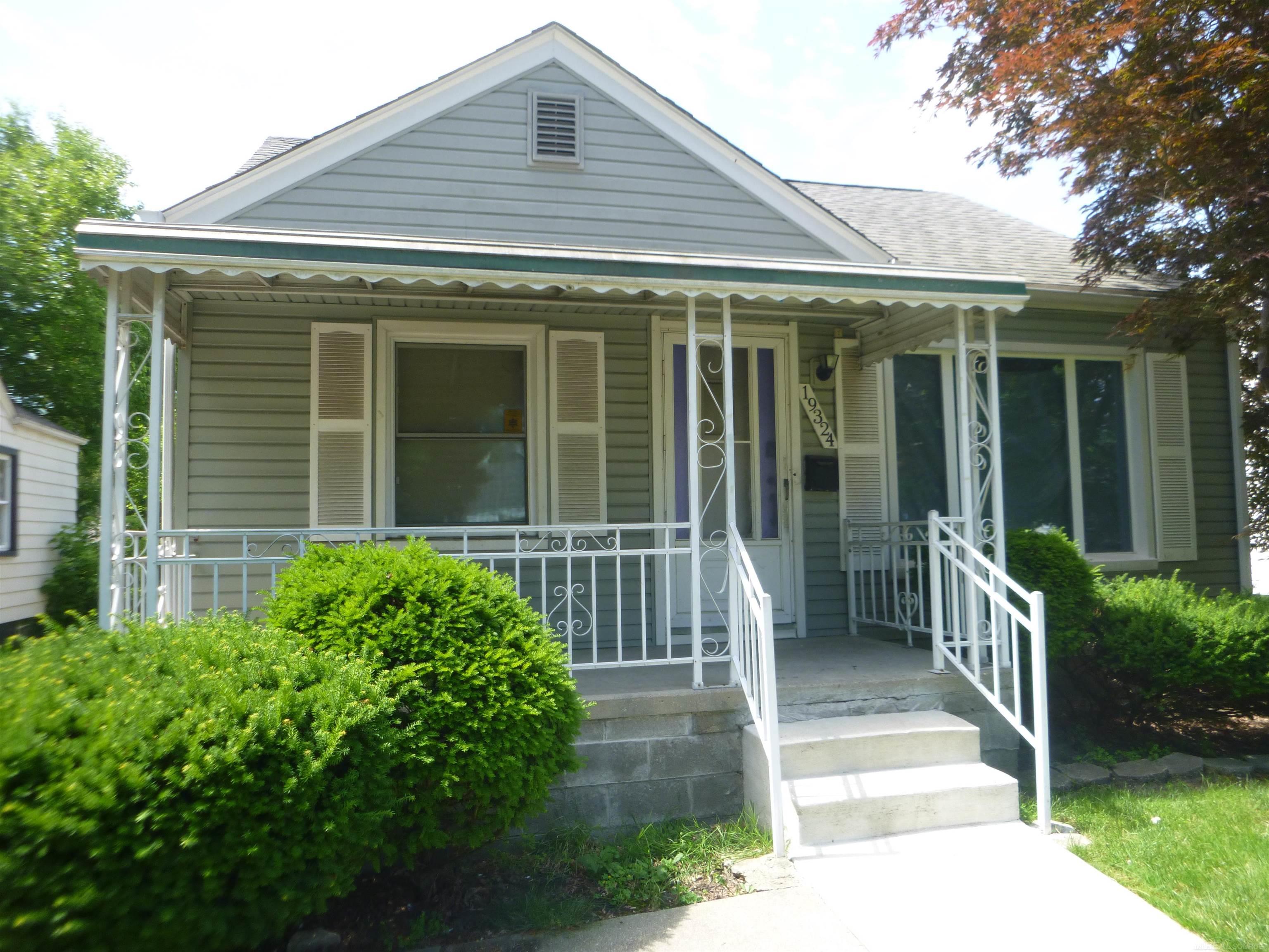 Woodcrest St, Harper Woods, MI 48225