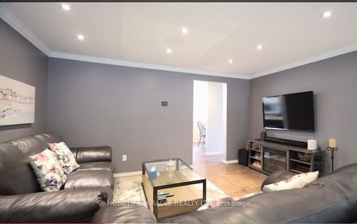 142 Hillmer Rd, Cambridge, ON, N1R6N8 | Card Image
