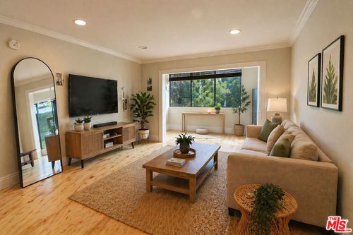19-14934 Dickens St, Sherman Oaks, CA, 91403-5908 | Card Image