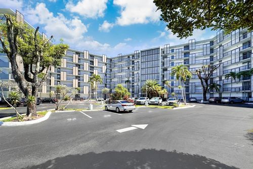 apt-715-20500 W Country Club Dr, Aventura, FL, 33180-1620 | Card Image