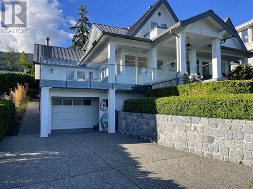 2627 Ottawa Ave, West Vancouver, BC, V7V2T6 | Card Image