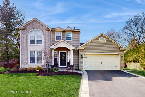 8 Rosewood Ct, Cary, IL, 60013-2483 | Card Image