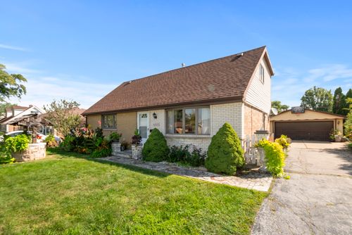 8907 Saratoga Dr, Bridgeview, IL, 60455-2033 | Card Image