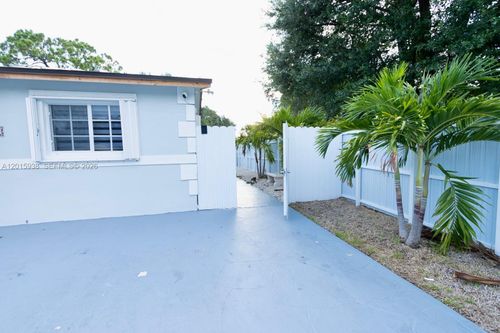1-20760 Nw 37th Ct, Miami Gardens, FL, 33055-1162 | Card Image