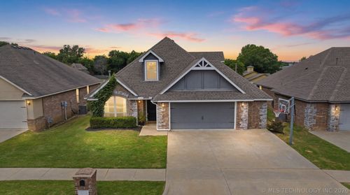 10716 Masters Cir, Jenks, OK, 74037-2208 | Card Image