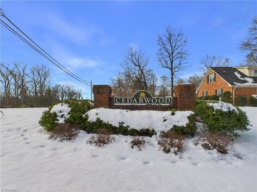 904 Fairidge Dr, Jamestown, NC, 27282-9440 | Card Image