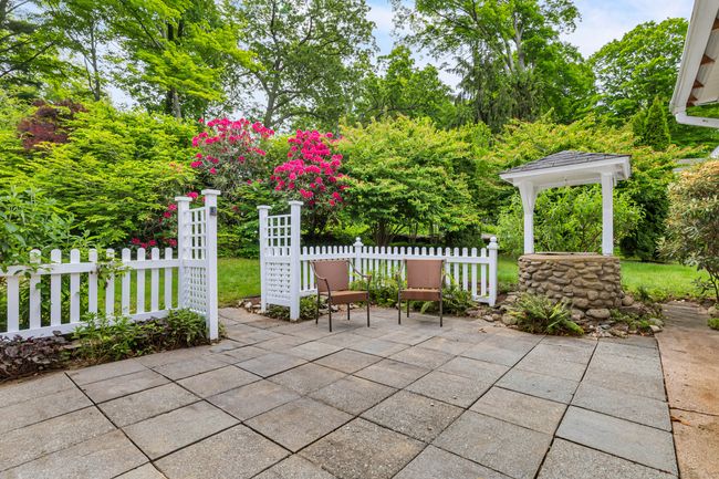 69 Spring St, House other with 3 bedrooms, 2 bathrooms and null parking in Chester CT | Image 6