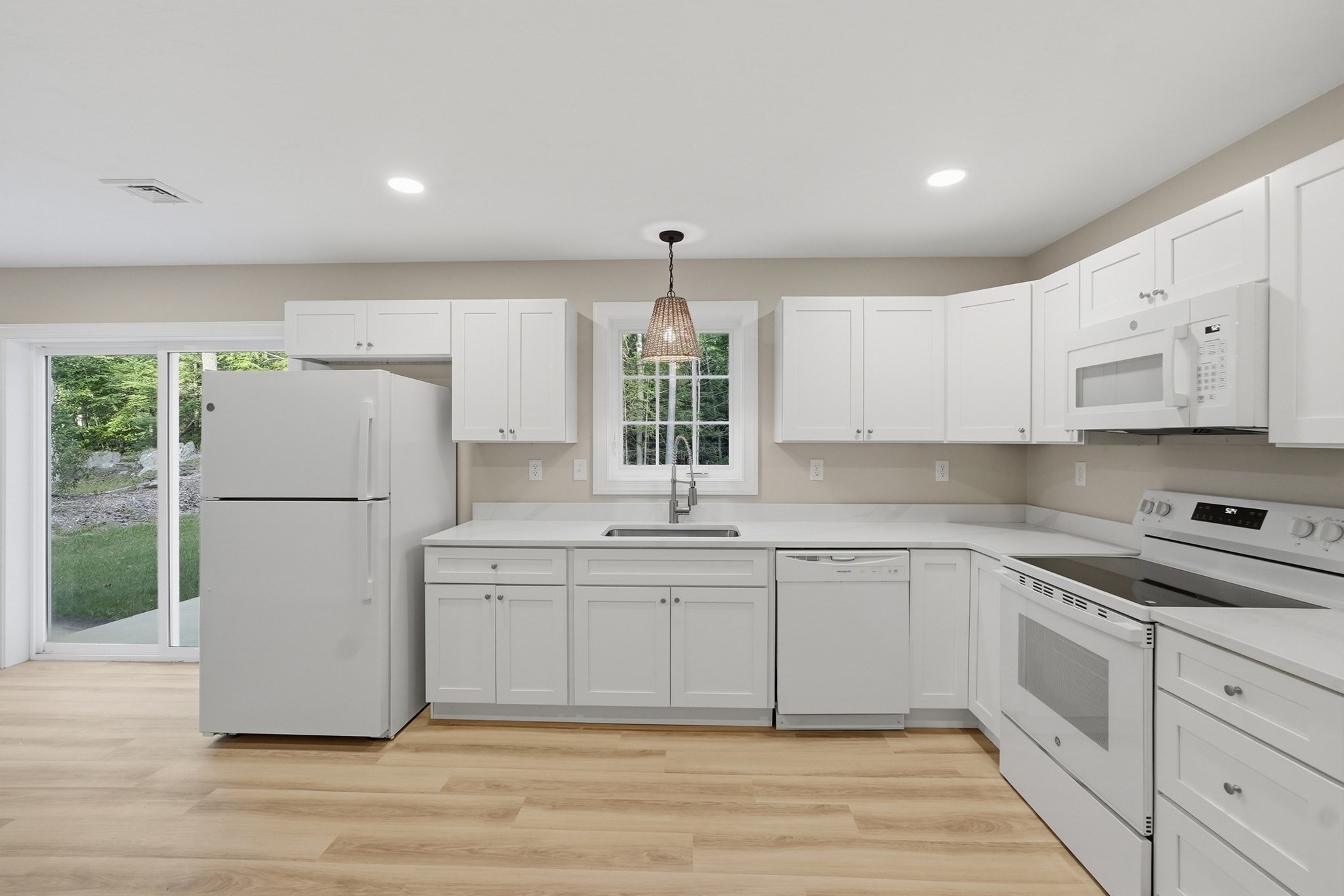 Residential Lease in Southbridge 3