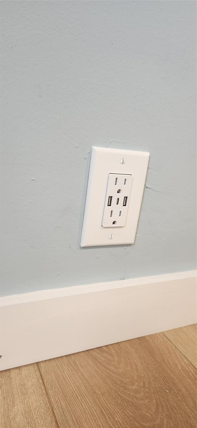 View of interior details | Image 37