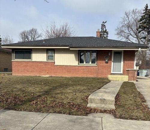 8528 W Arden Place, Milwaukee, WI, 53225 | Card Image