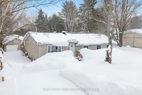 450 Louise St, Gravenhurst, ON, P1P1C7 | Card Image