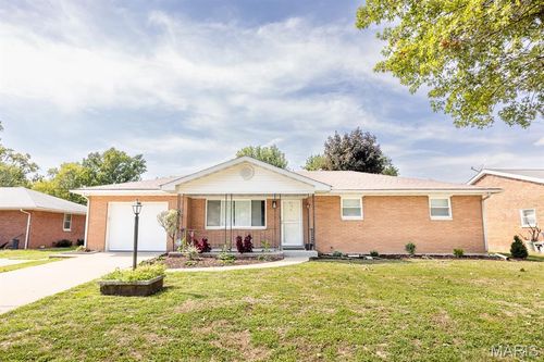 13 Joseph Dr, Fairview Heights, IL, 62208-2803 | Card Image