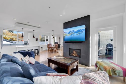 4-38447 Buckley Ave, Squamish, BC, V8B0C9 | Card Image