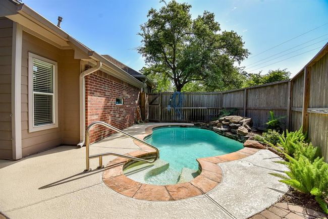 15603 Clear Pointe Dr, House other with 3 bedrooms, 2 bathrooms and 2 parking in Cypress TX | Image 32