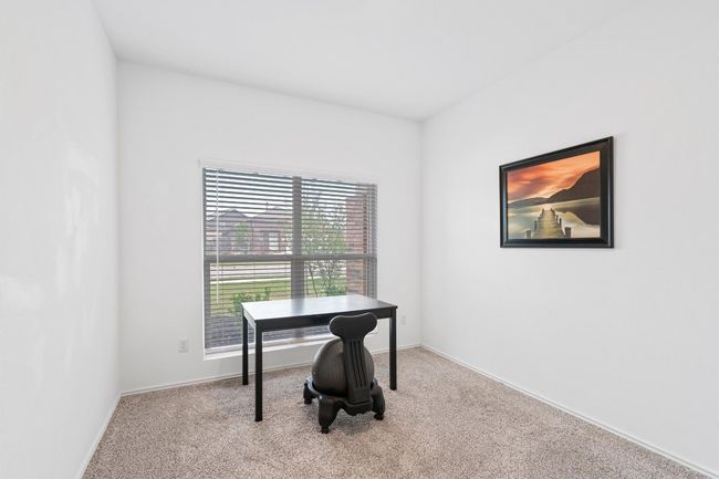 Secondary bedroom number 2 overlooking street | Image 18