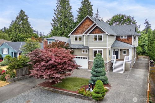 11034 Phinney Ave N, Seattle, WA, 98133-8743 | Card Image