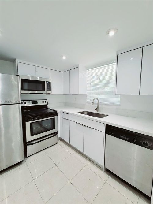 apt-l107-9375 Fontainebleau Blvd, Miami, FL, 33172-4649 | Card Image