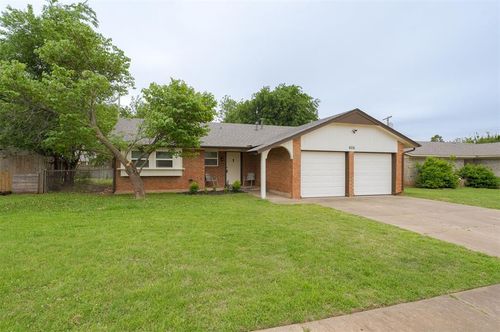 606 W 7th St, Edmond, OK, 73003-5643 | Card Image