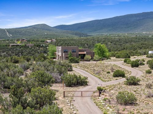 8 Vista La Madera, Sandia Park, NM, 87047-9535 | Card Image