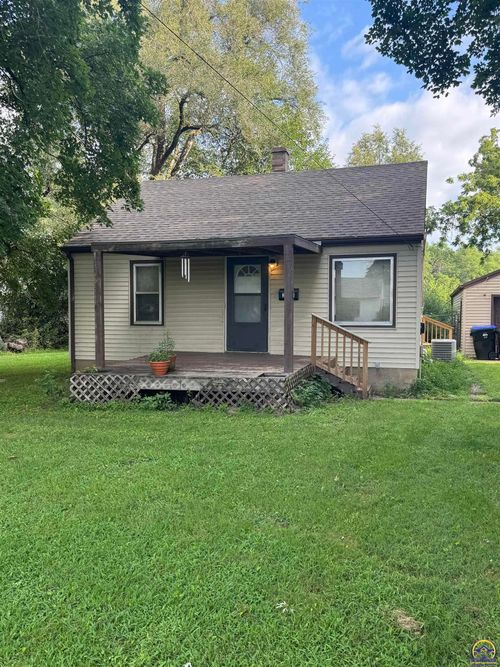 3634 Ne Seward Ave, Topeka, KS, 66616 | Card Image