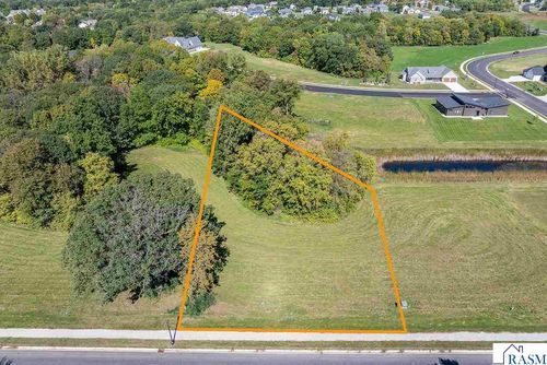 1682 Countryside Dr, North Mankato, MN, 56003-1231 | Card Image