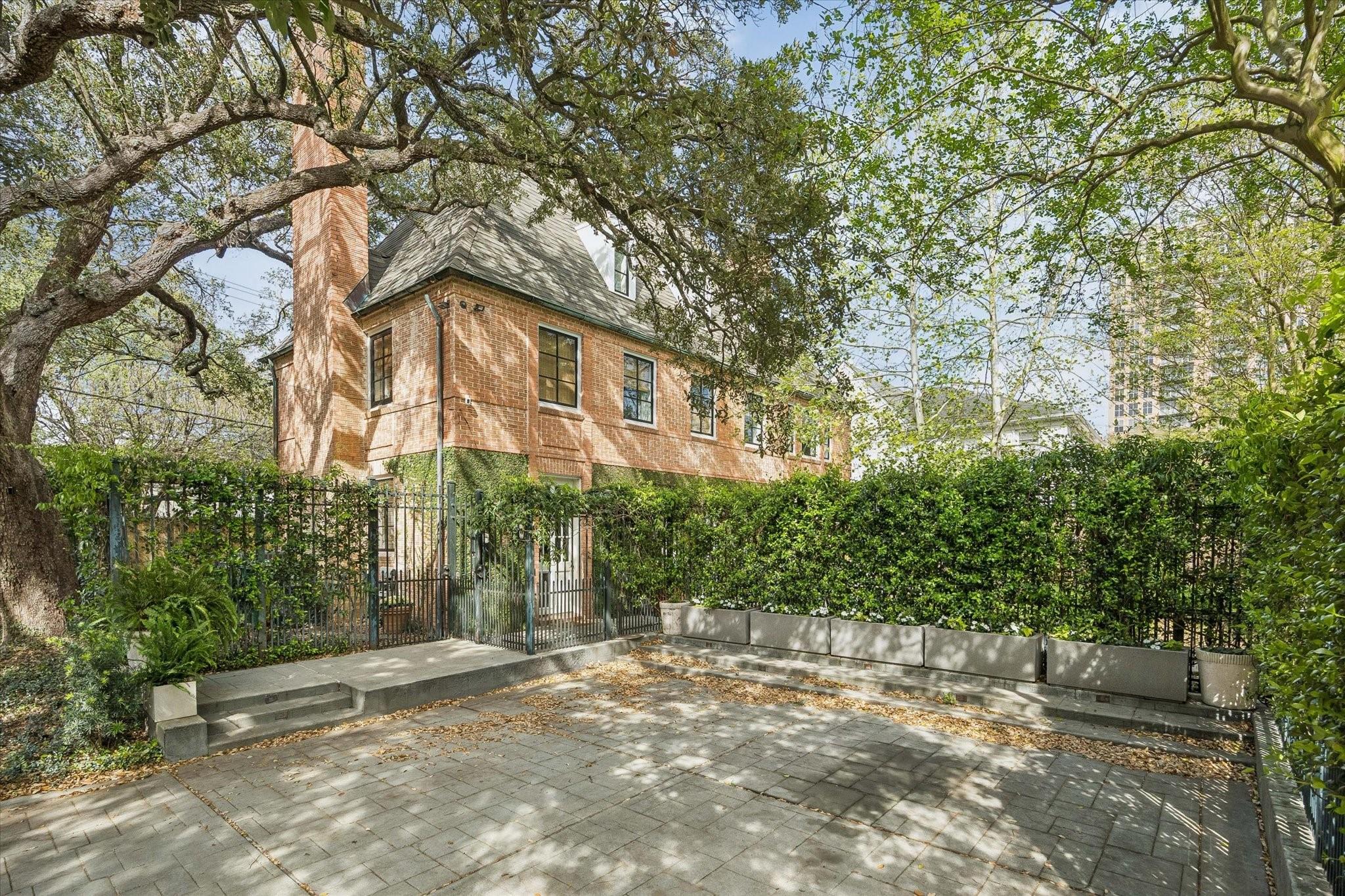1117 Banks St, For Sale in Houston - eXp Realty