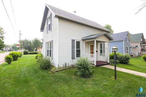 228 N Broadway St, Canton, SD, 57013-1745 | Card Image