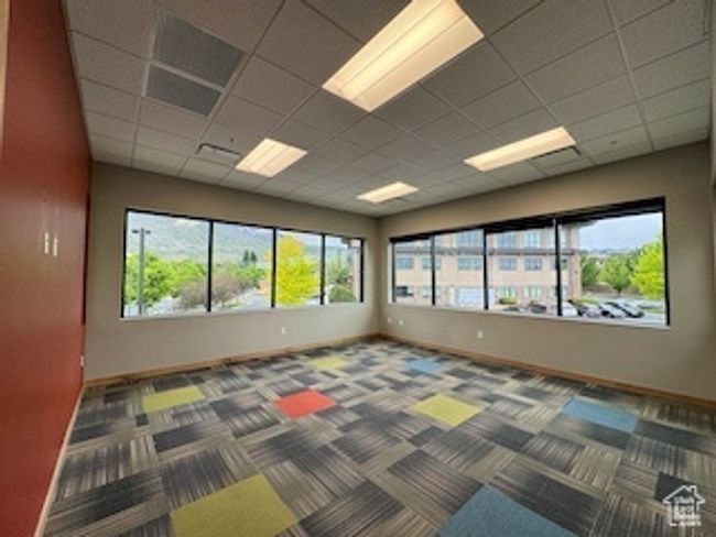 Carpeted empty room featuring a drop ceiling | Image 9