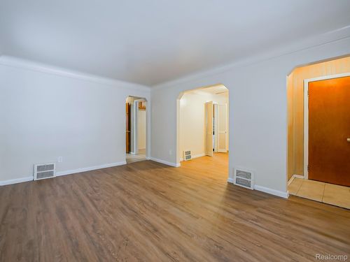 8976 Esper St, Detroit, MI, 48204-2723 | Card Image