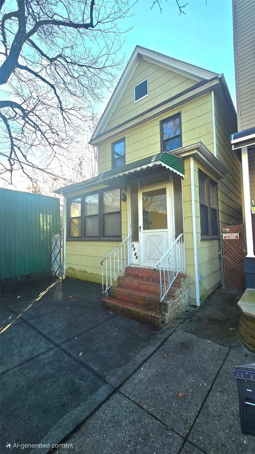 73 72nd St, Glendale, NY, 11385-7352 | Card Image