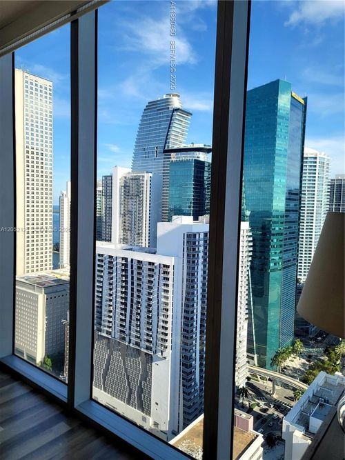 ph11-151 Se 1st St, Miami, FL, 33131-1418 | Card Image