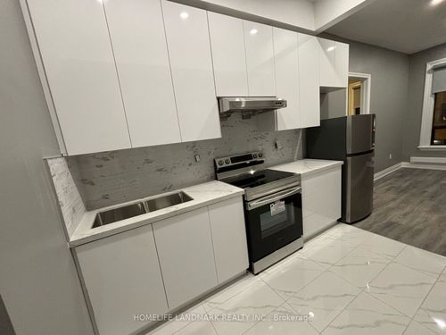 1b-271 Dunn Ave, Toronto, ON, M6K2S1 | Card Image